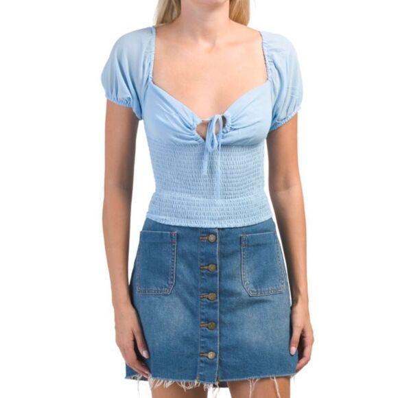 Love Tree Smocked Top Size Medium NWT - Picture 1 of 3